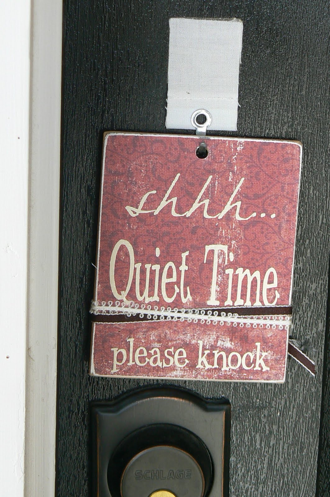 The Creative Homemaker: {Quiet Time} Door Sign