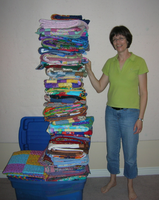 [Joan+with+donated+quilts.jpg]