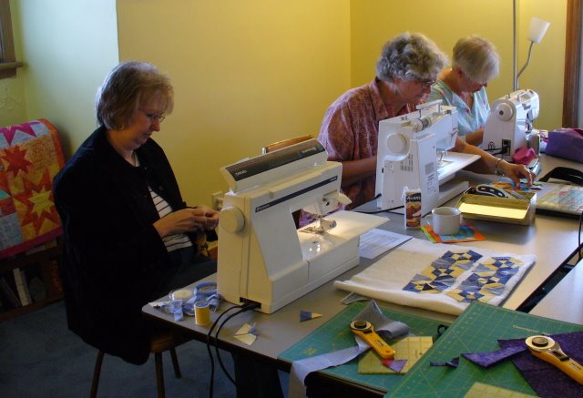 [Mini+quilters.jpg]