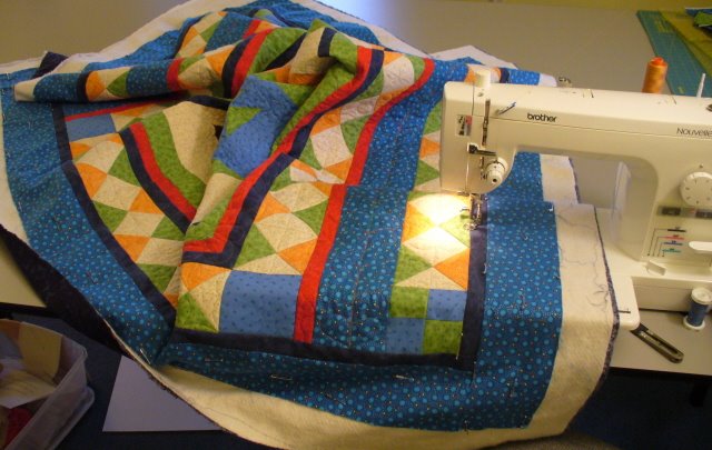 [Elephant+quilt+in+the+machine.jpg]