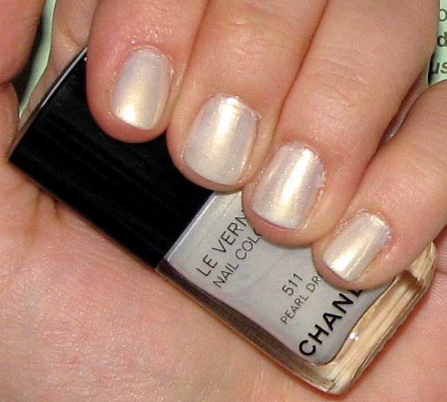 Chanel Pearl Drop Le Vernis Nail Colour Swatches & Review - Blushing Noir