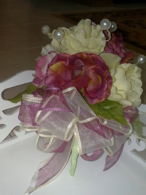Sweet English Hand Bouquet
