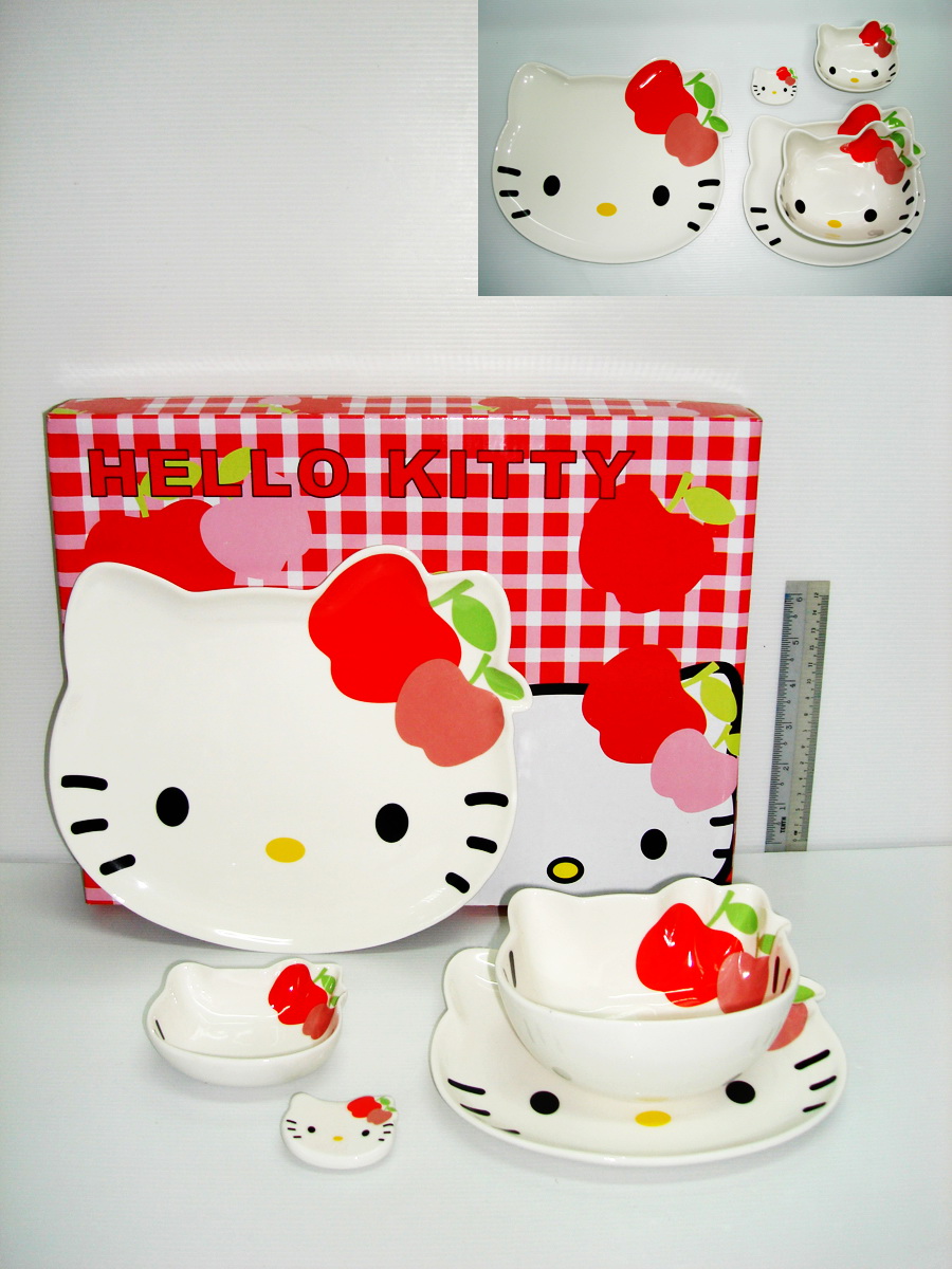 it's all about PiNK.. HELLO KITTY 5 IN1 TABLE SET
