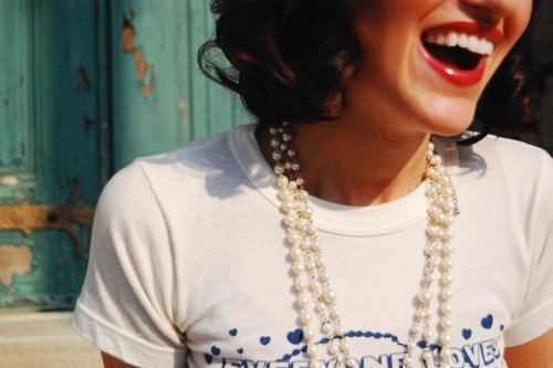 [happy+girl+with+pearls.jpg]