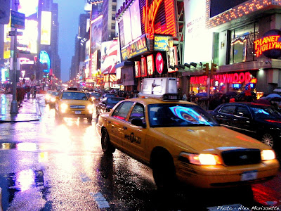 http://4.bp.blogspot.com/_MMYG2F1RJiw/SzBmDn3DOTI/AAAAAAAAA24/R9BF8FGjAlY/s400/NYC+Taxi+at+Night.jpg