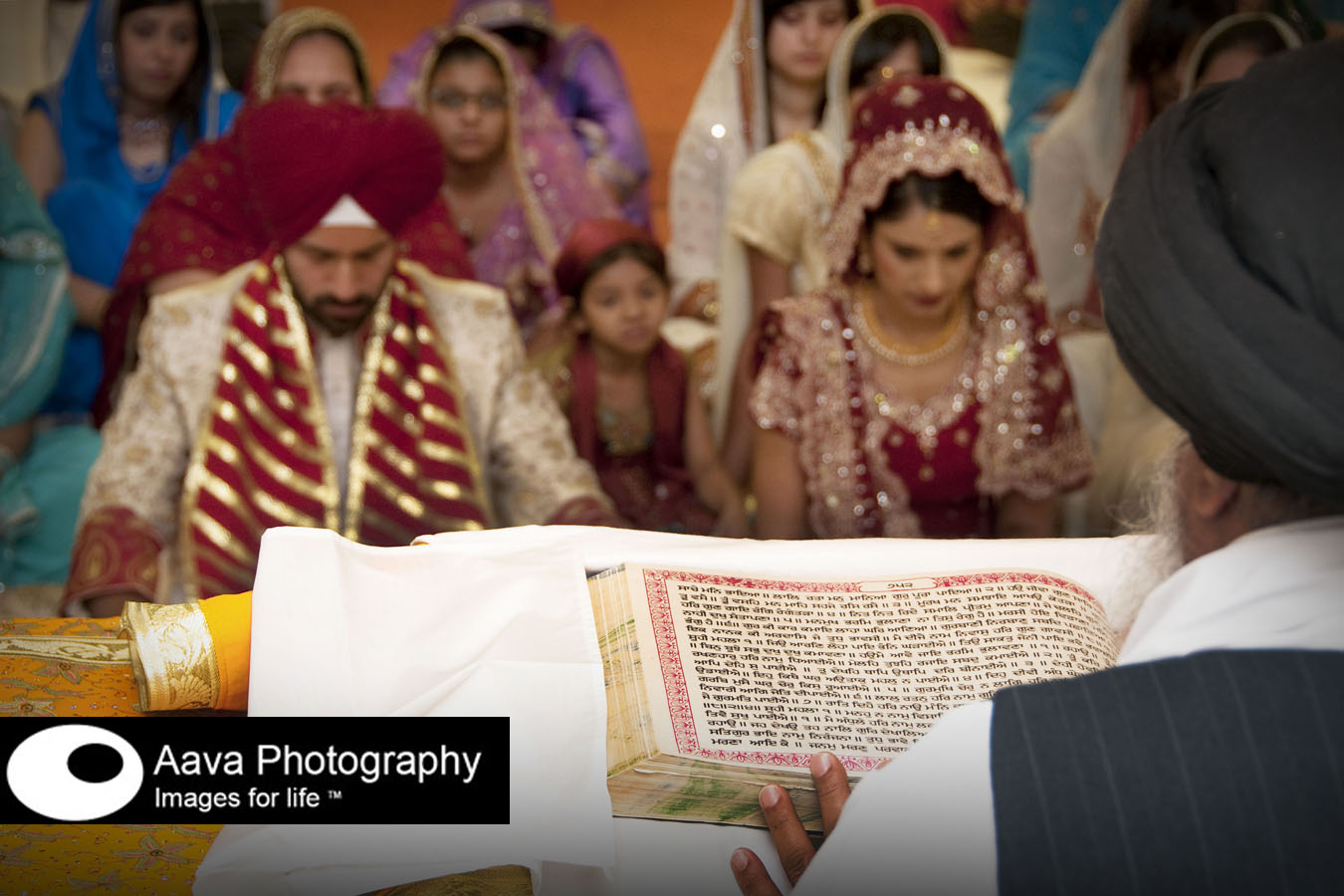 [sikh+wedding+bride+&+groom+gurdwara+1.jpg]