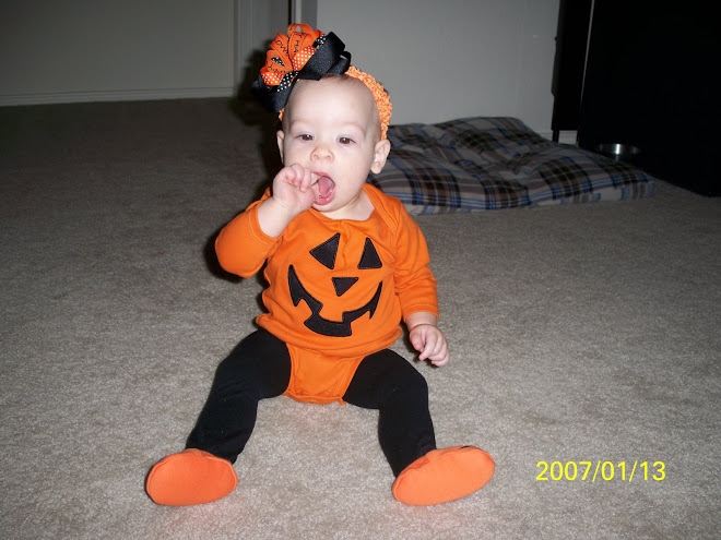 Pumkin outfit and bow mommy made