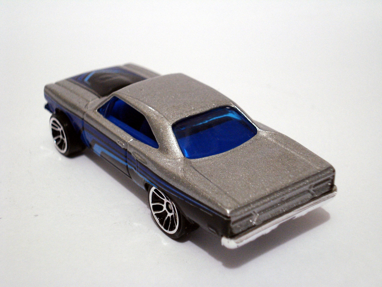 Hot Wheels '70 Plymouth Road Runner Diecast Car - Nightburnerz Series (6/10) - View #8