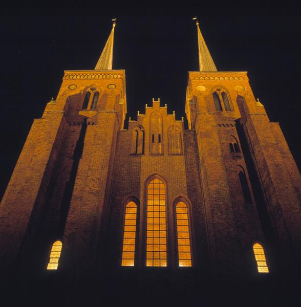[Roskilde_Domkirke__nat__1.jpg]