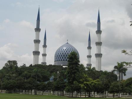 [3139325-The_majestic_Blue_Mosque-Shah_Alam.jpg]