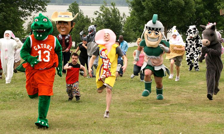 midgets_vs_mascots.jpg