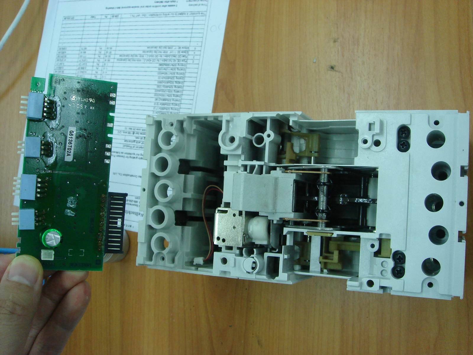 Power plant electrical engineer: Disassemble-MCCB(moulded case circuit ...