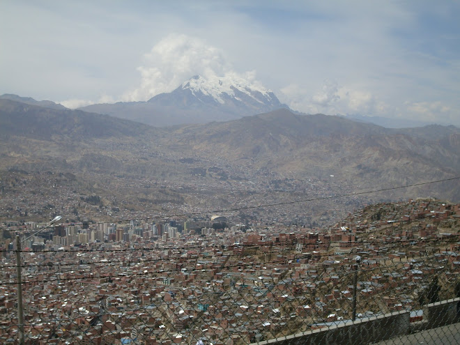 Le Nevado Illimani surplombant La Paz