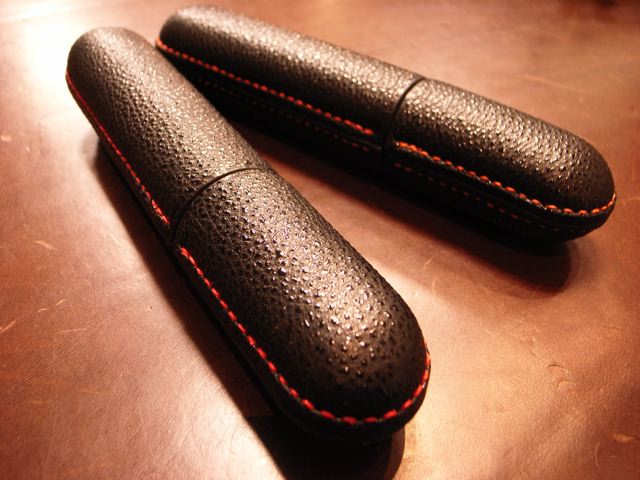 日下公司 -kusakakoushi-: 黒桟革のシボリの一本差しペンケース、完成