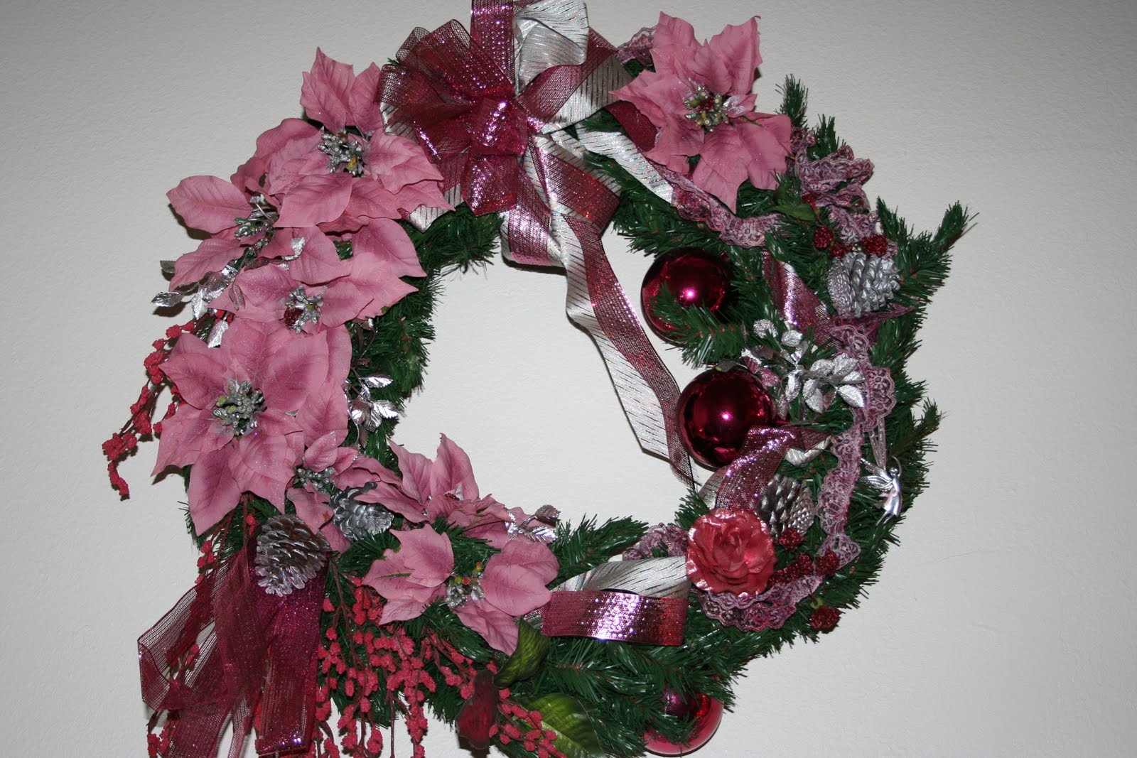Think Pretty n Pink!: Traditional Christmas Wreath With Pink Accents