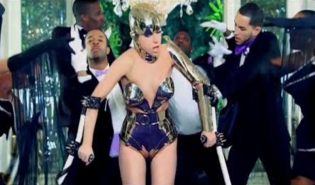 Lady-Gaga-Paparazzi-video-Crutches-scene