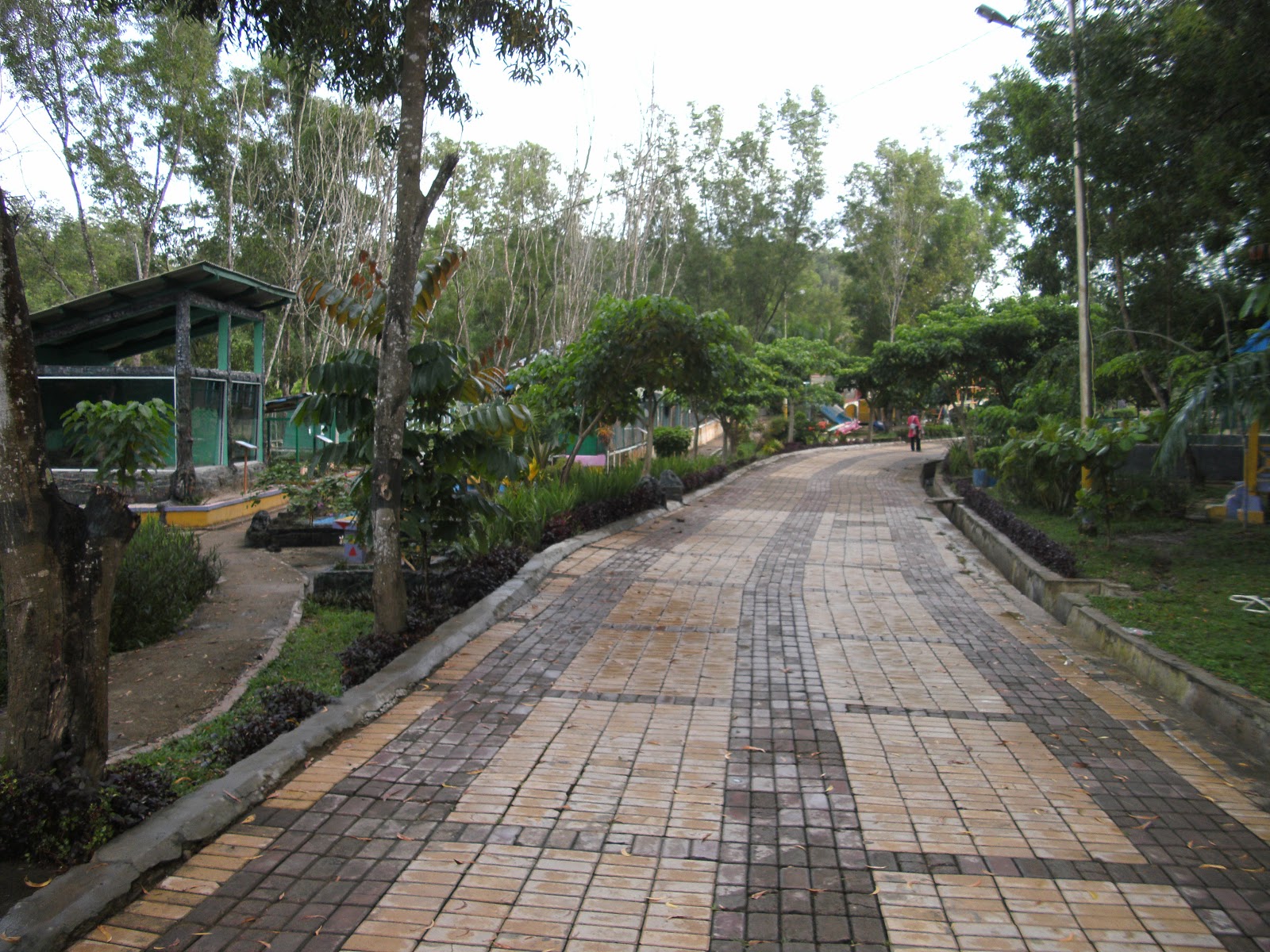 Batu Nan Limo Taman Satwa Kandi Dulu dan Kini (dalam foto)