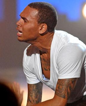 A HOOD TALKS CELEBRITY GOSSIP: ChRiS bRoWn BrEaKs DoWn At BeT aWaRdS