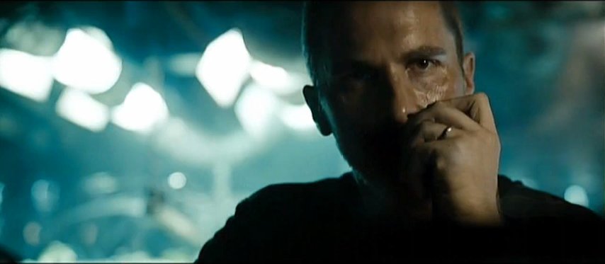 [terminator4-johnconnor-radio.jpg]