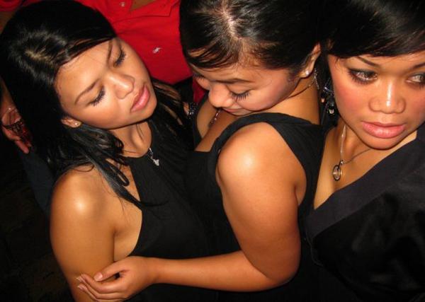 [dancing+girls+jakarta.jpg]