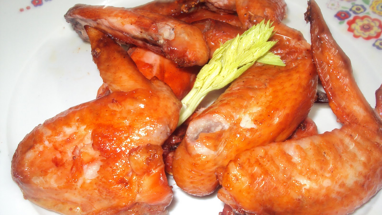 Zion's Kitchen (lutulutuan) Buffalo Wings (recipe courtesy of Alton