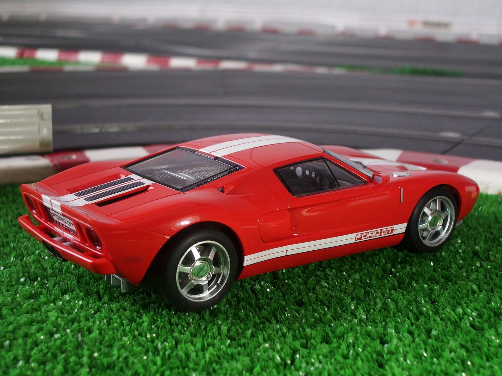 [Ford+GT+2003+Superslot+06.JPG]