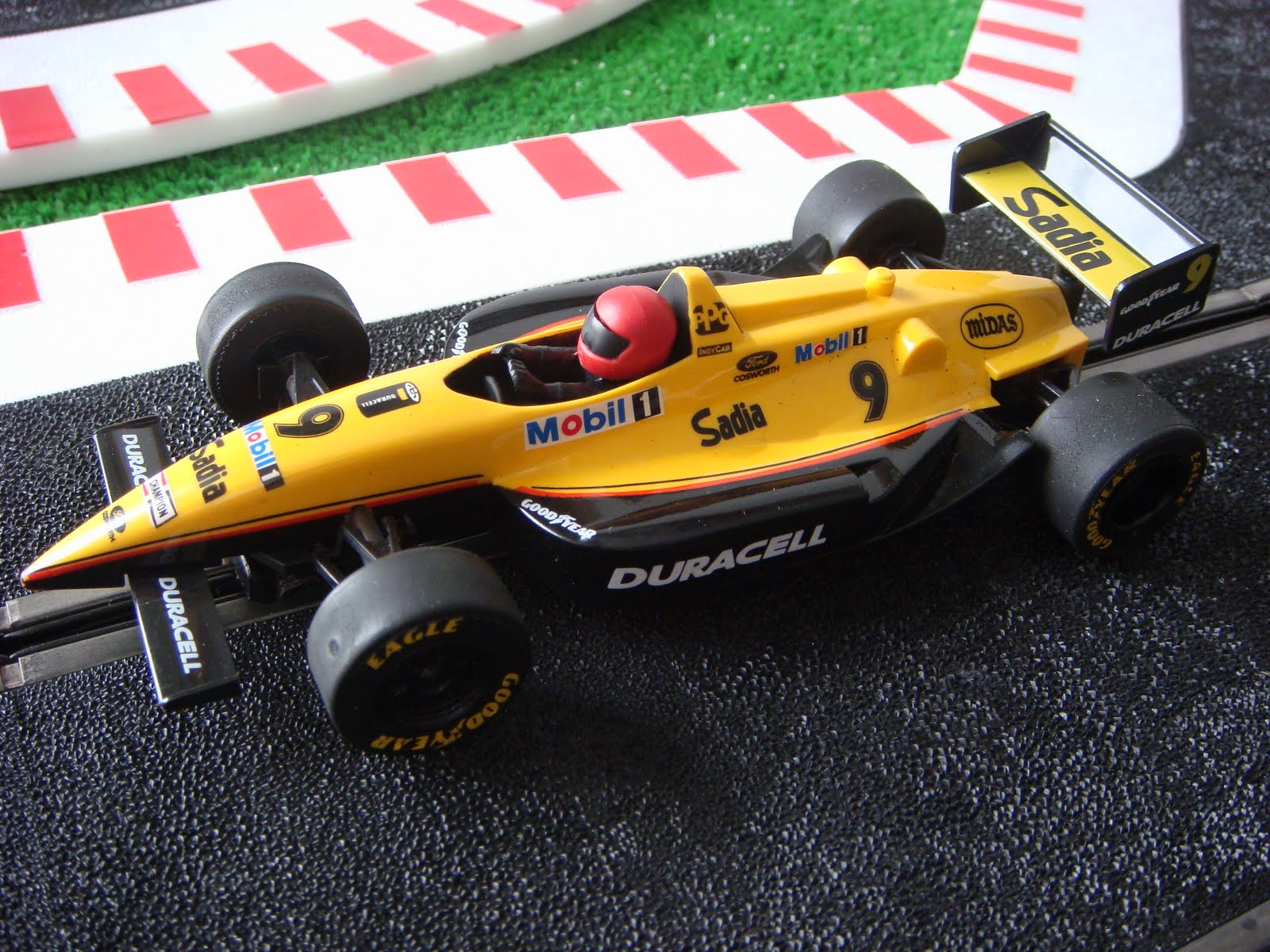 [Ford+Indy+Duracell+Superslot+02.JPG]