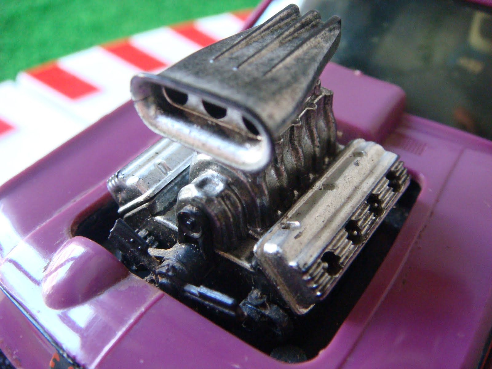 [Ford+Mustang+Dragster+Violeta+SCX+06.JPG]