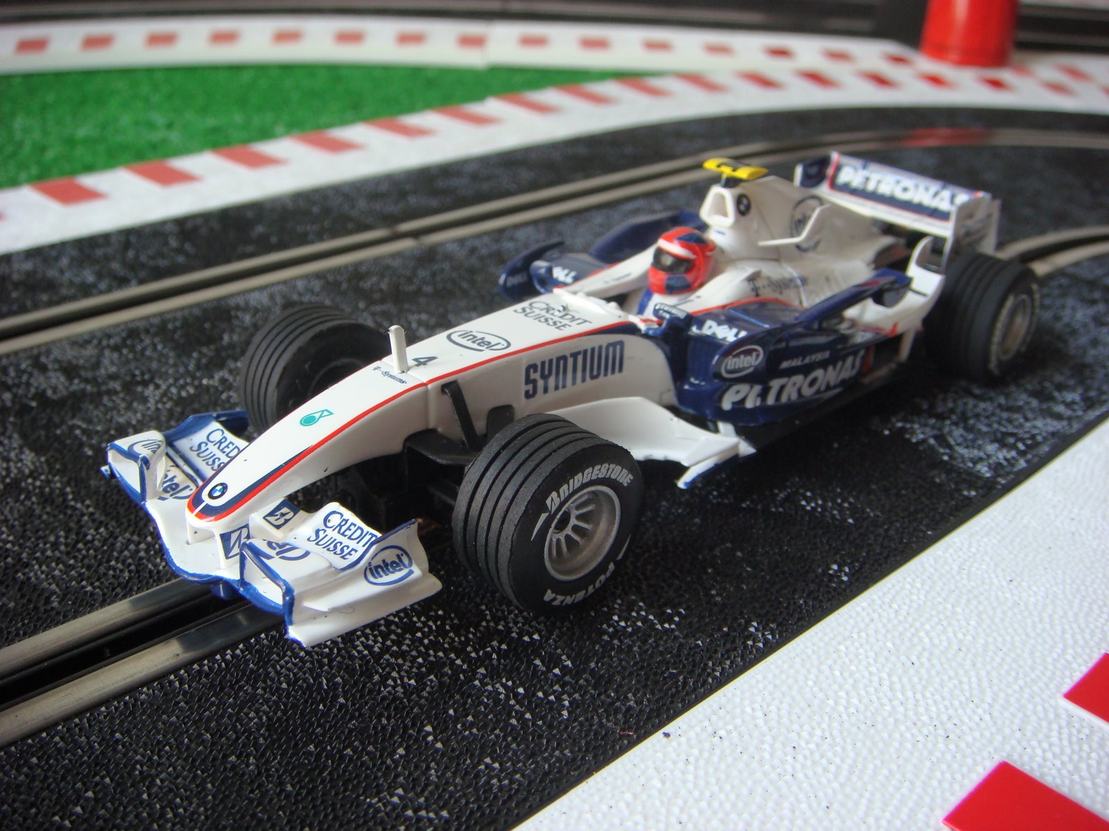 [BMW+Sauber+2008+SCX+01.JPG]