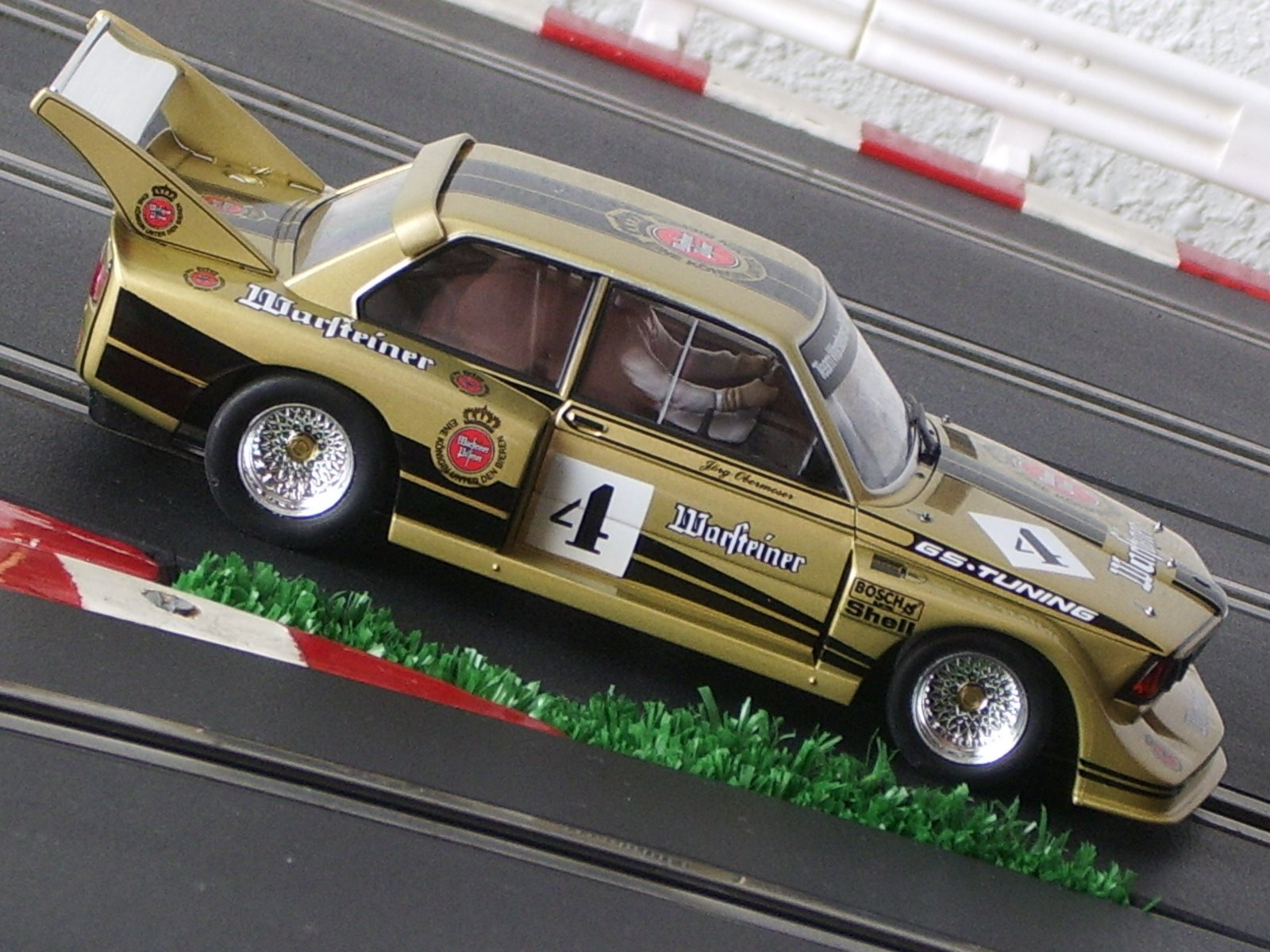 [BMW+320+DRM+1977+Revell+01.JPG]