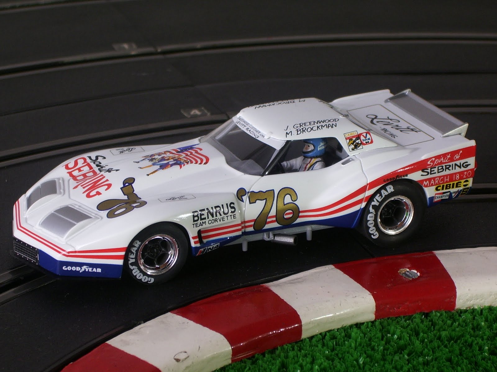 [Greenwood+Corvette+Revell+01.JPG]