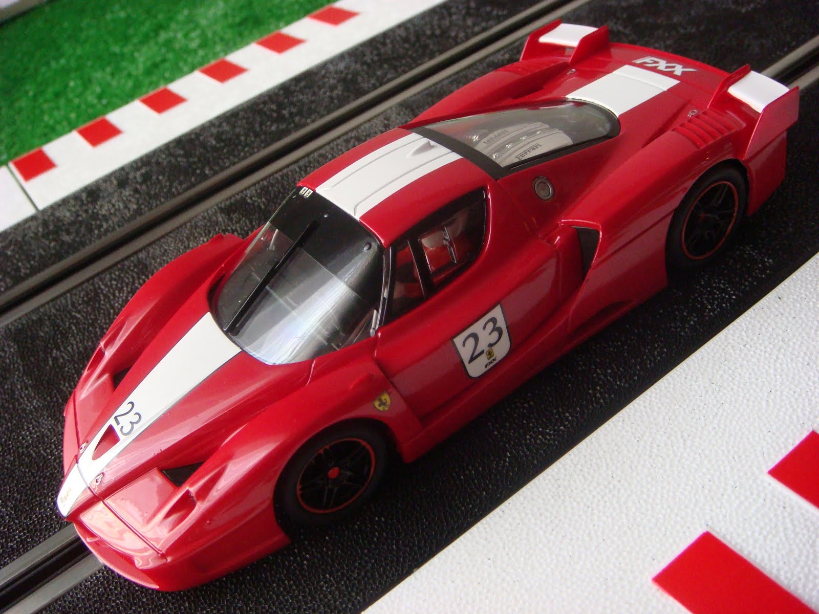 [Ferrari+FXX+Evoluzione+2007+SCX+03.jpg]