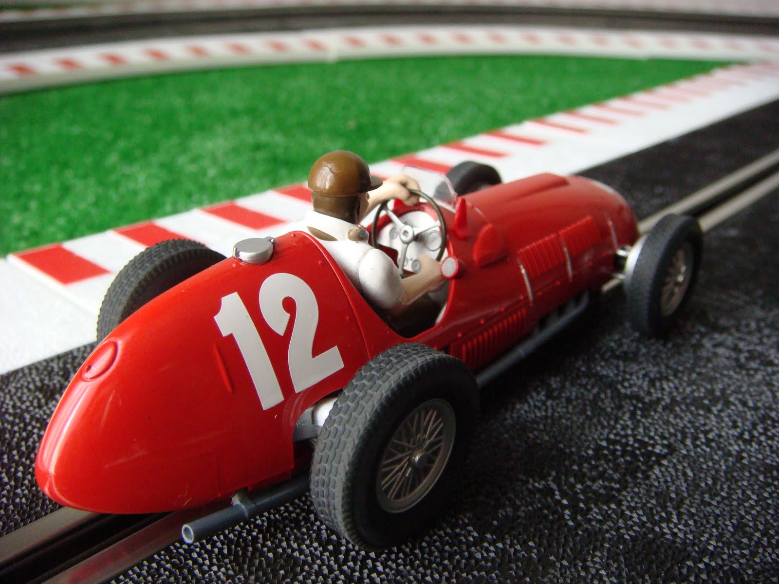 [Ferrari+375+FI+Fangio+Superslot+02.JPG]