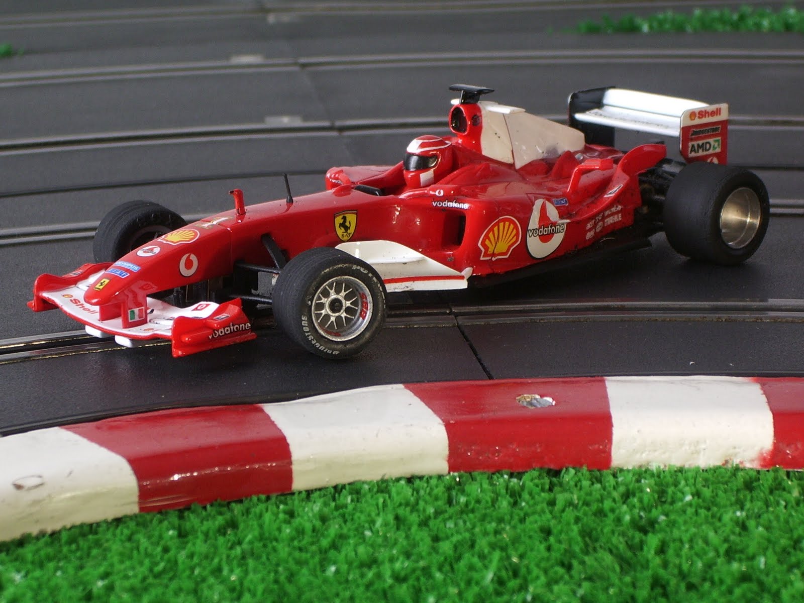 [Ferrari+F2004+SCX+03+.JPG]