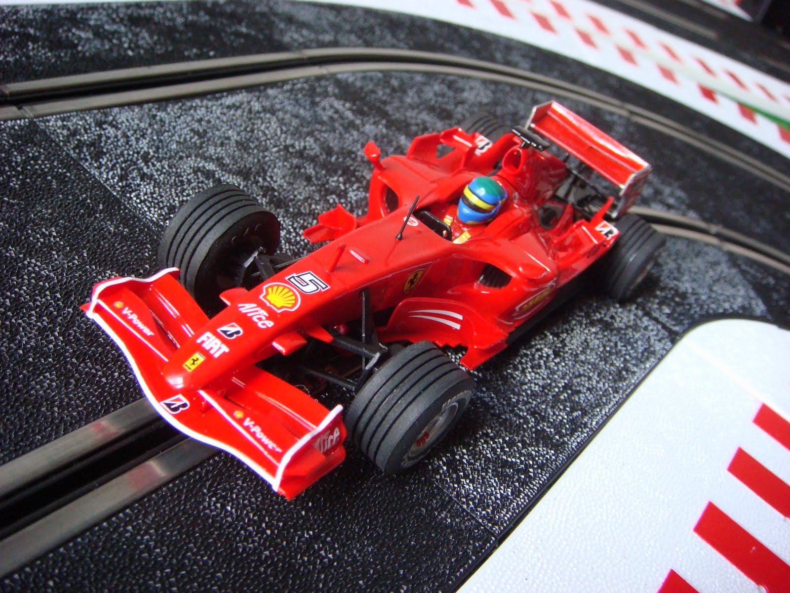 [Ferrari+F2007+F+Masa+SCX+02.JPG]