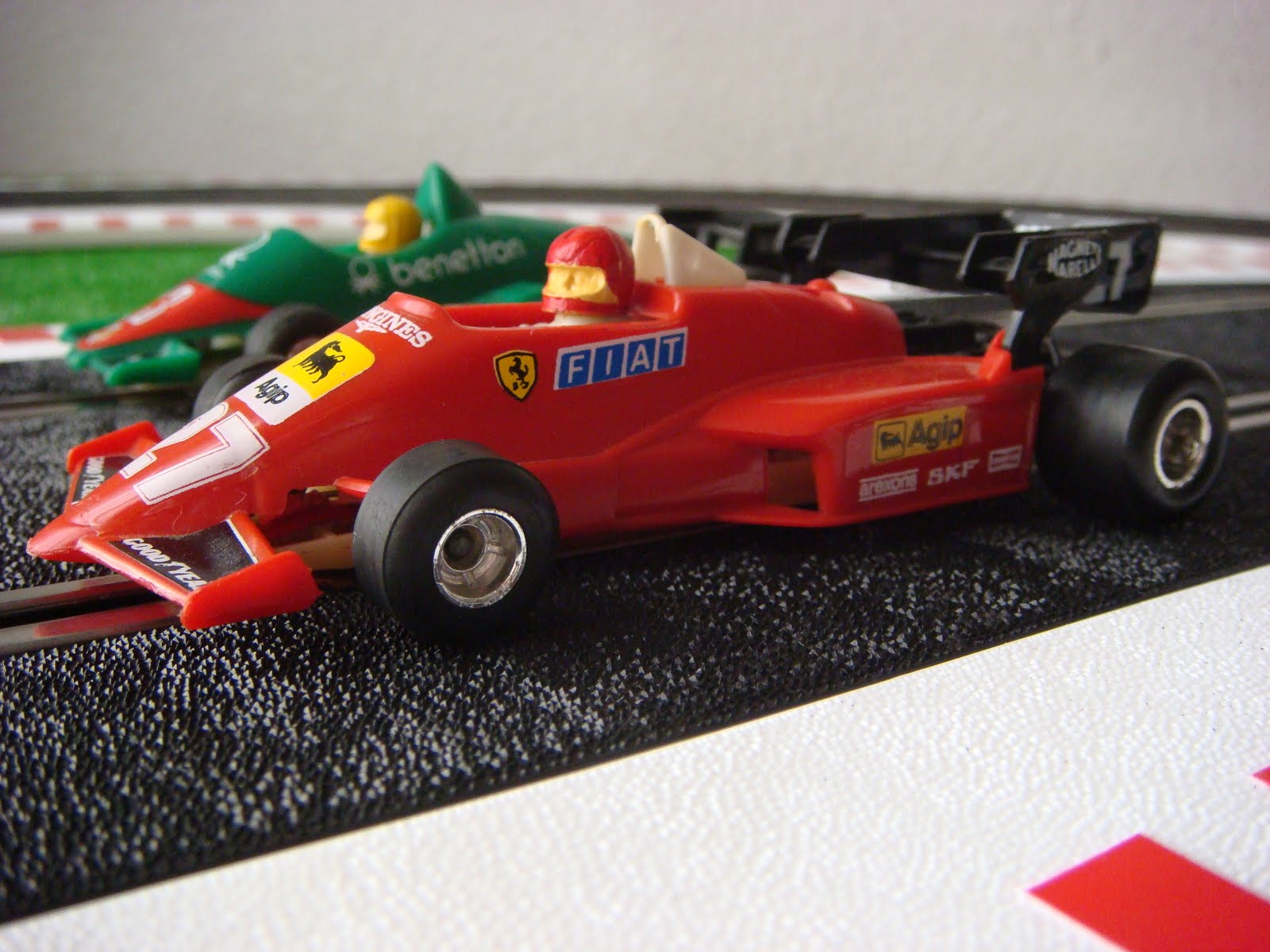 [Ferrari+Turbo+FI+y+benetton+FI+Polystil+04.JPG]