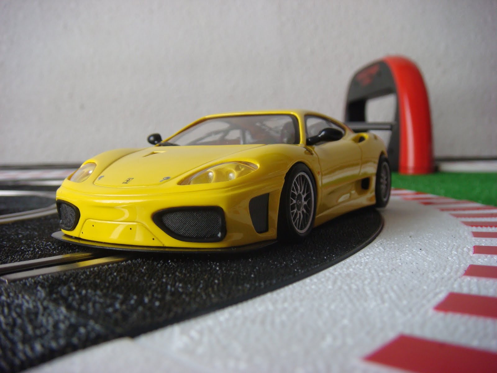[Ferrari+360+Kit++amarillo+Ninco+03.JPG]