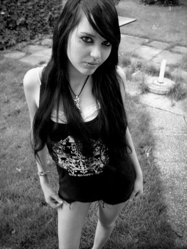 Long emo hairstyles for emo girls