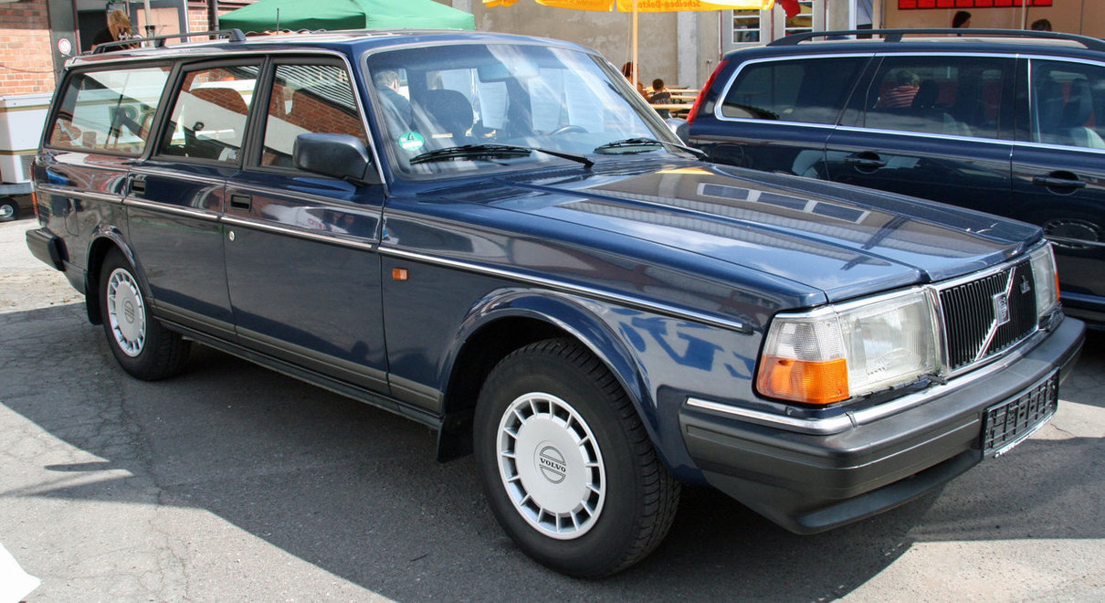 http://4.bp.blogspot.com/_NW5bsfOGJQI/TBHMr6d1HmI/AAAAAAAAAPc/QBFPLxLvVmE/s1600/Volvo_240_Turbo_Wagon_by_Mechanicman.jpg