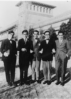 Federico García Lorca con otros compañeros en la Residencia de Estudiantes, en la década de 1930 [Foto: Consejería de Cultura, Junta de Andalucía]