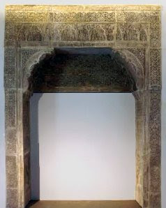 Ventana de yesería de la Casa del Chapiz, conservada en el Museo Arqueológico Nacional