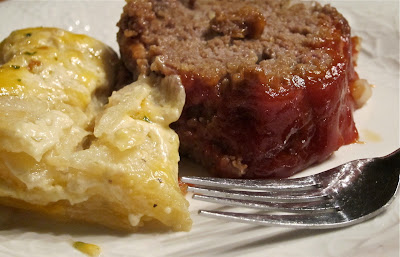 This is the very best meatloaf recipe and the ultimate comfort food dish topped with a sweet and tangy sauce. It will leave your family begging for more. #WomenLivingWell #easydinners #meatloaf #easyrecipes