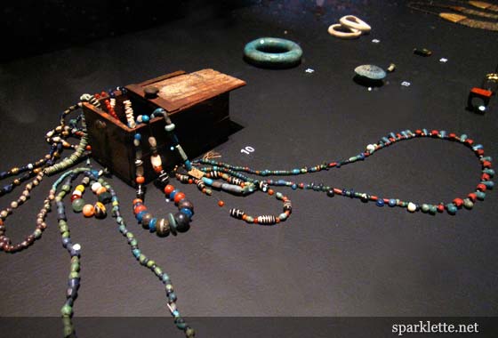 [egyptian-bead-necklace.jpg]