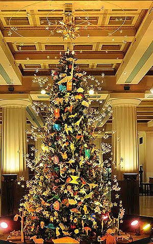Origami Holiday Tree At The American Museum Of Natural History Origami Holiday Tree At The American Museum Of Natural History