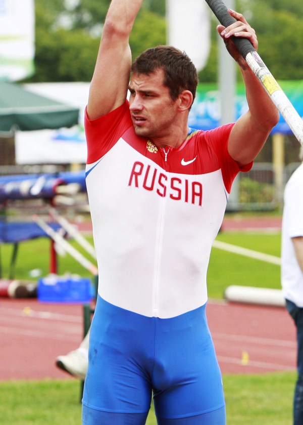 твердый стояк. у мужчины встал. мальчик гимнаст. трусы борцов. у мужчины встал.