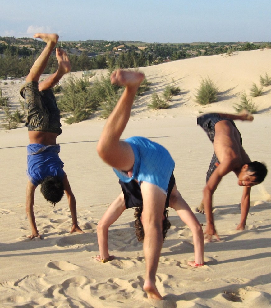 hommes ont un bien précieux qui se cache entre leurs jambes, ce bien précie...