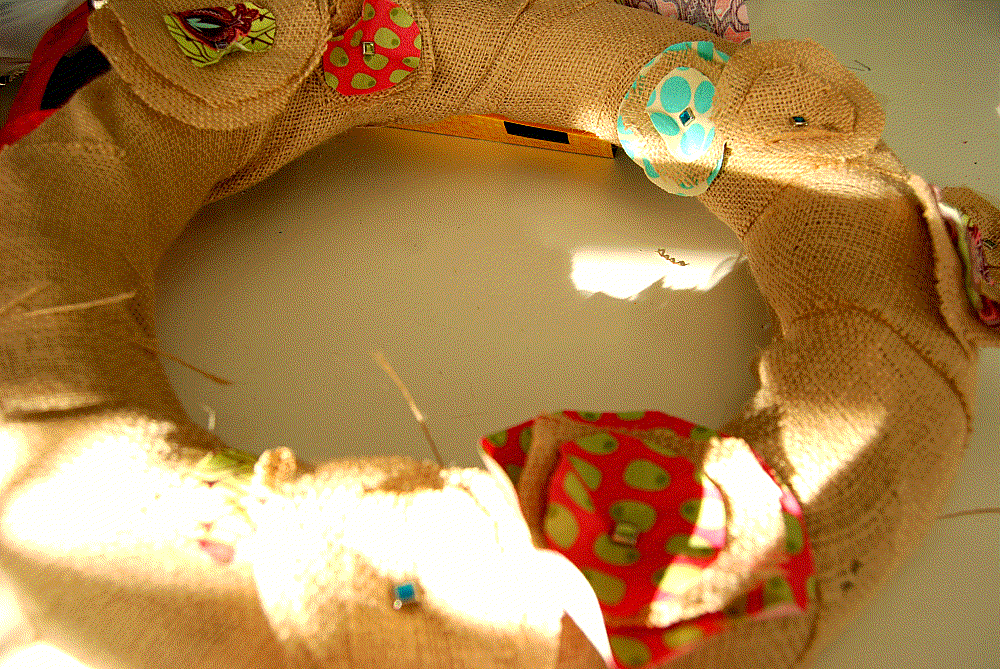 [making+the+wreath+2.gif]