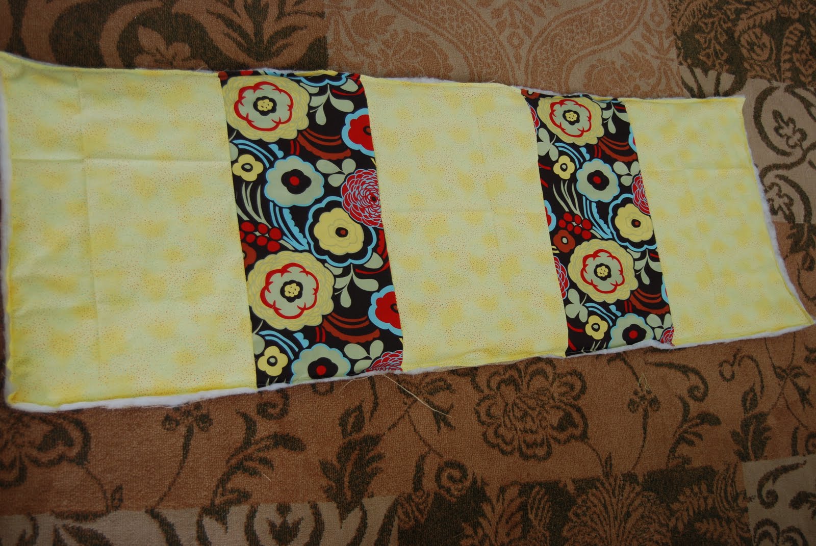 [ruffled+burlap+runner+002.jpg]