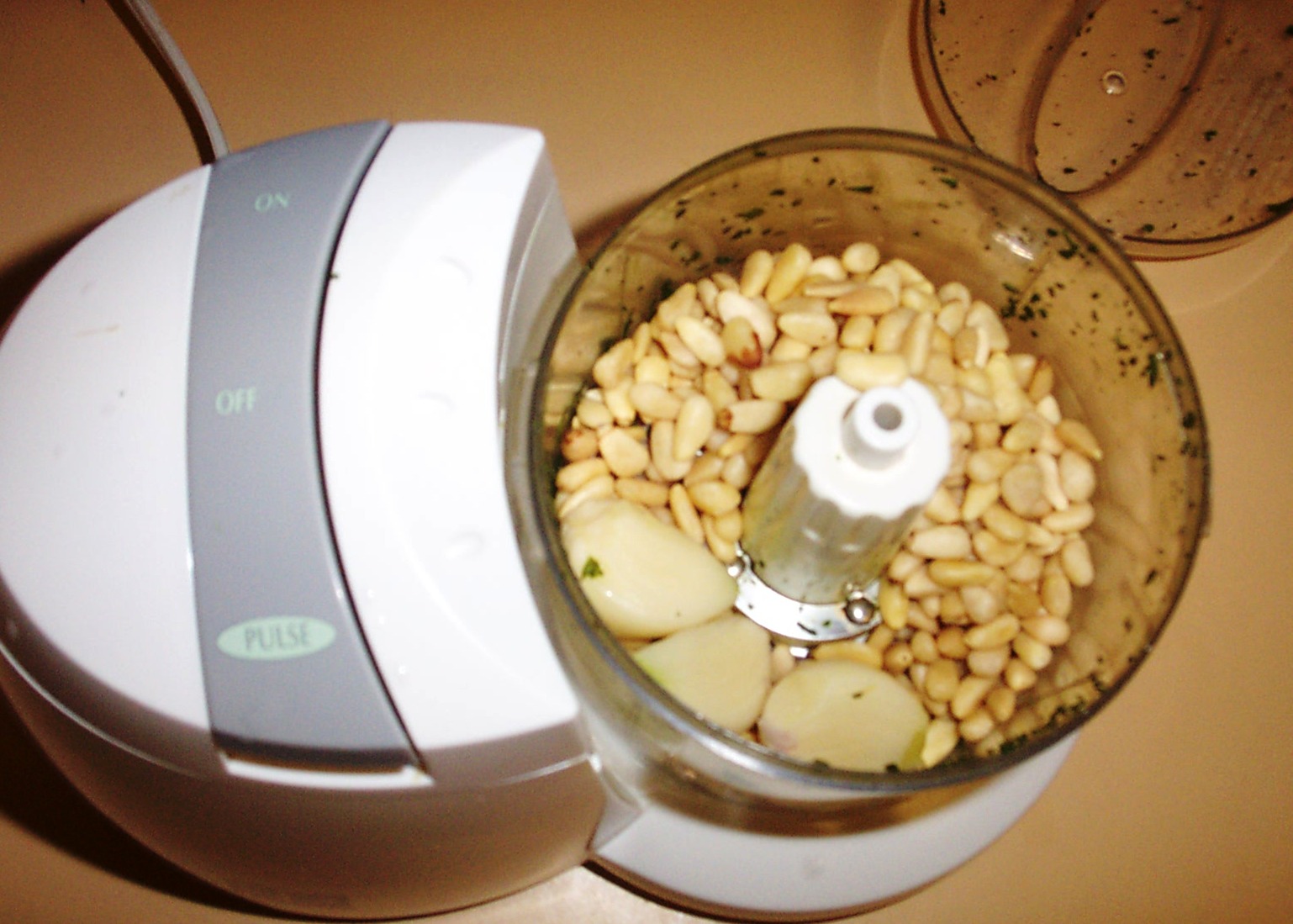 [08+Kale+Pesto+-+Process+Pine+Nuts+Garlic.jpg]
