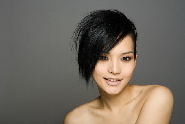 [Young+Woman+with+Asymmetrical+Hairstyle.jpg]